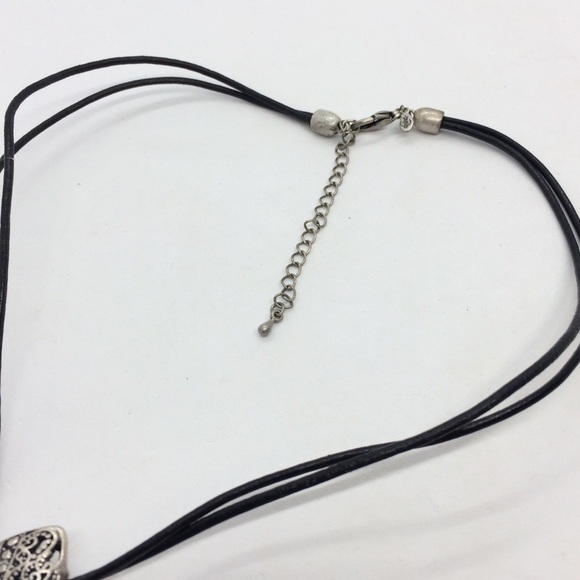3/$30 PREMIERE DESIGNS METALLIC SILVER SHELL CORD NECKLACE - Picture 10 of 11